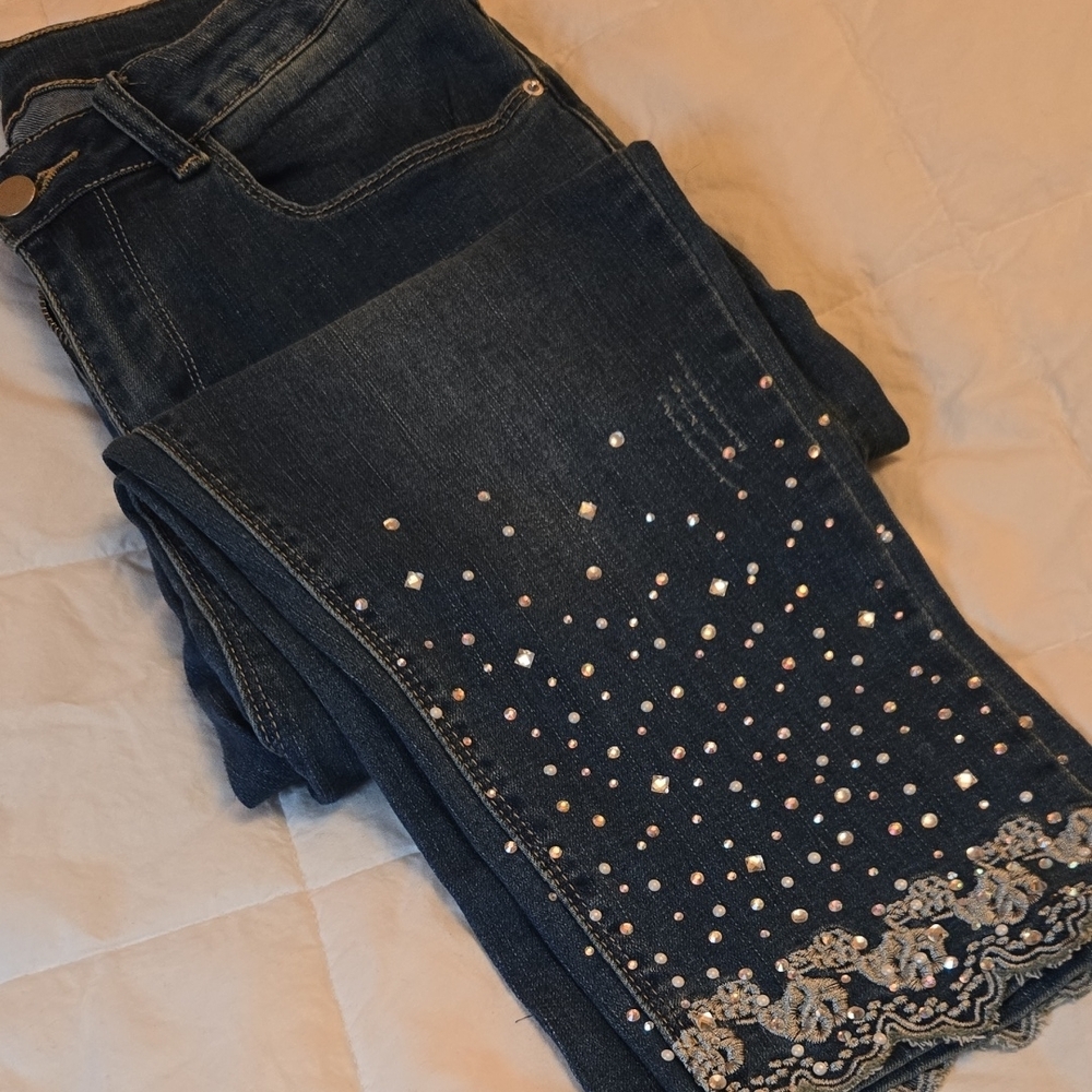 NWT Rhinestone Embellished Capri Jeans - Picture 7 of 9